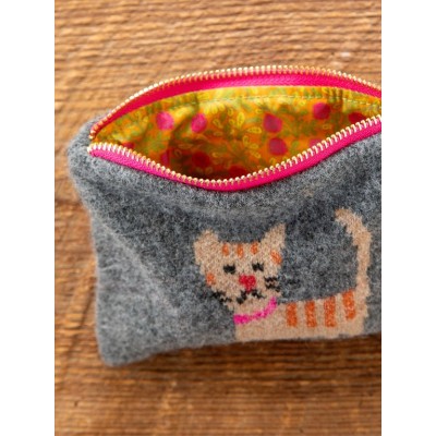 Intarsia Sweater Pouch Charcoal Cat